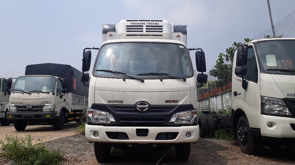 Giá lăn bánh xe tải Hino 4 tấn tại TPHCM