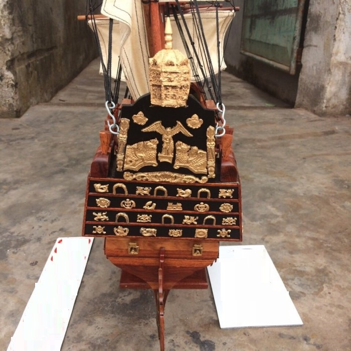 Thuyền cổ đại gỗ hương thường được dùng làm món quà tặng phong thủy ý nghĩa