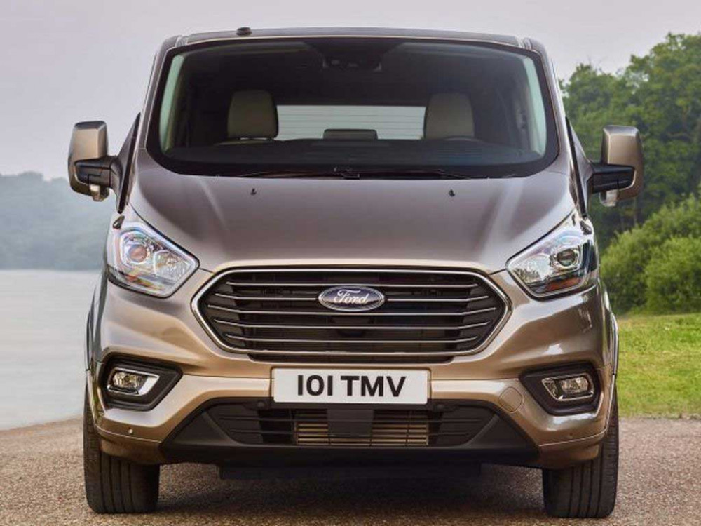 kieu dang ford tourneo