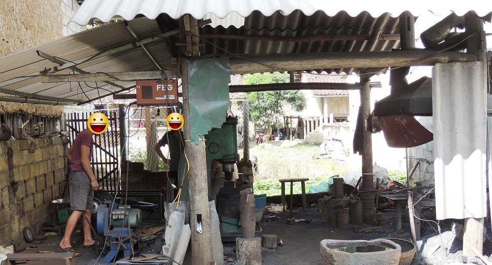 Khám Phá Những Dụng Cụ Để Rèn Dao Phúc Sen Cao Bằng