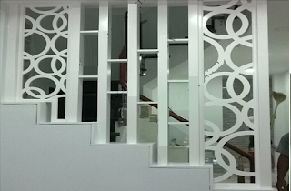 Các mẫu vách ngăn cầu thang đẹp phù hợp cho gia đình(3)