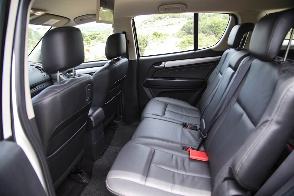 Đánh giá Isuzu MU-X - Êm ái, tiết kiệm, đáng mua 2