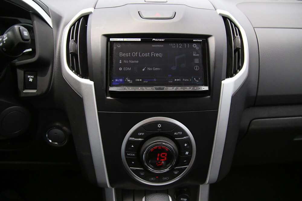 Đánh giá Isuzu MU-X - Êm ái, tiết kiệm, đáng mua 4