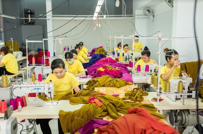 Chọn xưởng may gia công tốt, quyết định chất lượng áo đồng phục lớp.