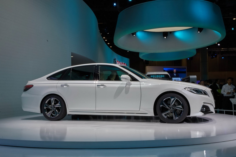 Toyota Crown - Mẫu sedan hạng sang lâu đời của Toyota(1)
