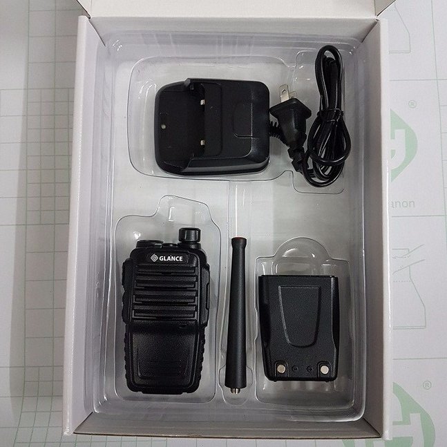 Bộ đàm cầm tay GLANCE GC-369 được thiết kế vô cùng nhỏ gọn với kích thước tương đương với mẫu điện thoại 1202 của Nokia giúp cho việc sử dụng của bạn trở lên cực kì thuận tiện .