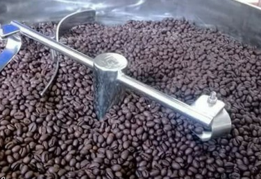 Giá cà phê hạt trên thị trường hiện nay như thế nào và vì sao lại có sự chênh lệch đó?(1)