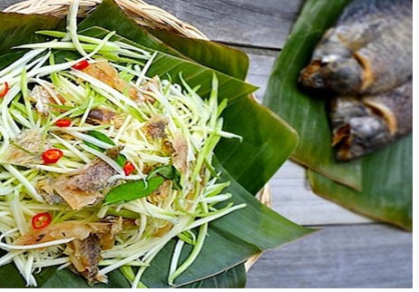 Gỏi xoài khô cá sặc, món ngon cho ngày cuối tuần