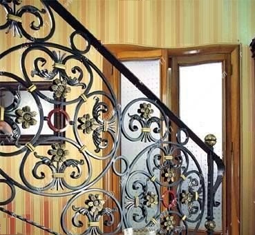 Cầu thang sắt nghệ thuật đẹp TPHCM(1)
