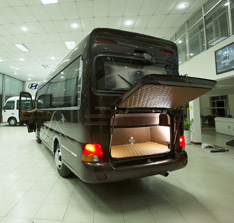 Ngoại thất Hyundai County Limousine(2)